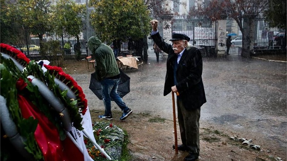 Aλ. Τσίπρας για το θάνατο του Μ. Γλέζου: “Θα μείνει στην αιωνιότητα...