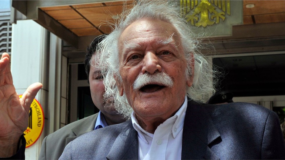 Τις ικανότητές του και στους νησιώτικους χορούς έδειξε ο Μανώλης...