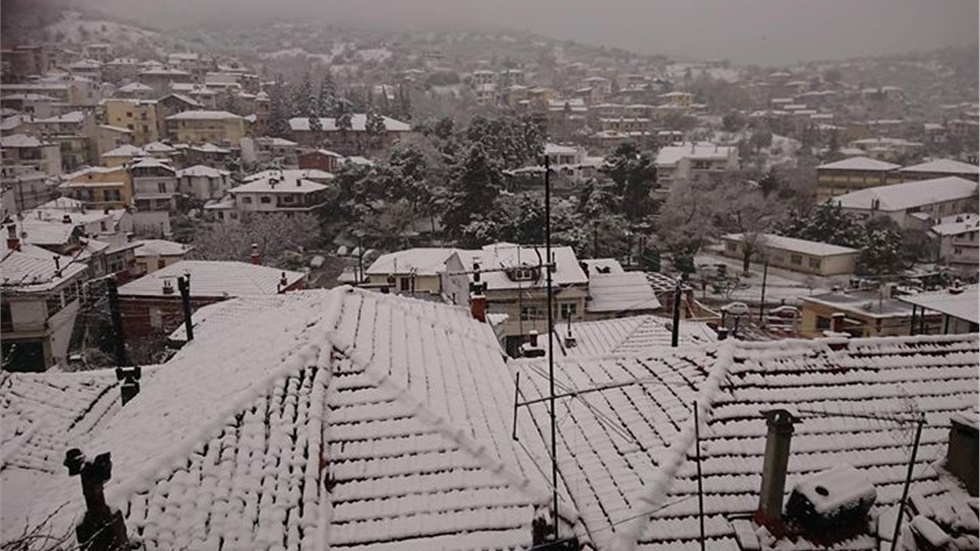 Στα λευκά και το Ασβεστοχώρι σήμερα το πρωί. 