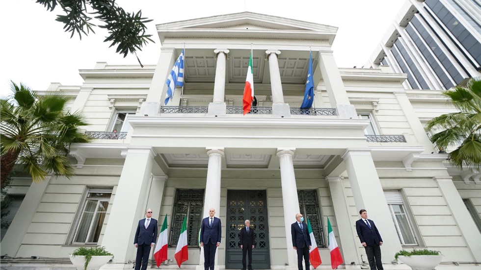 Τελετή στο Υπουργείο Εξωτερικών σε ένδειξη συμπαράστασης της...