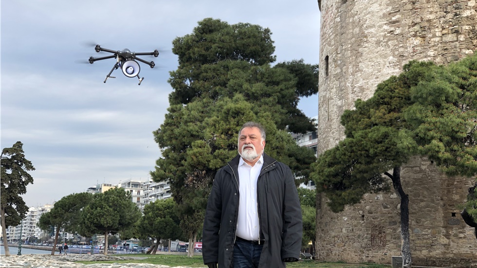 Θεσσαλονίκη: Με drone ενημερώνονται οι πολίτες για τα μέτρα κατά...