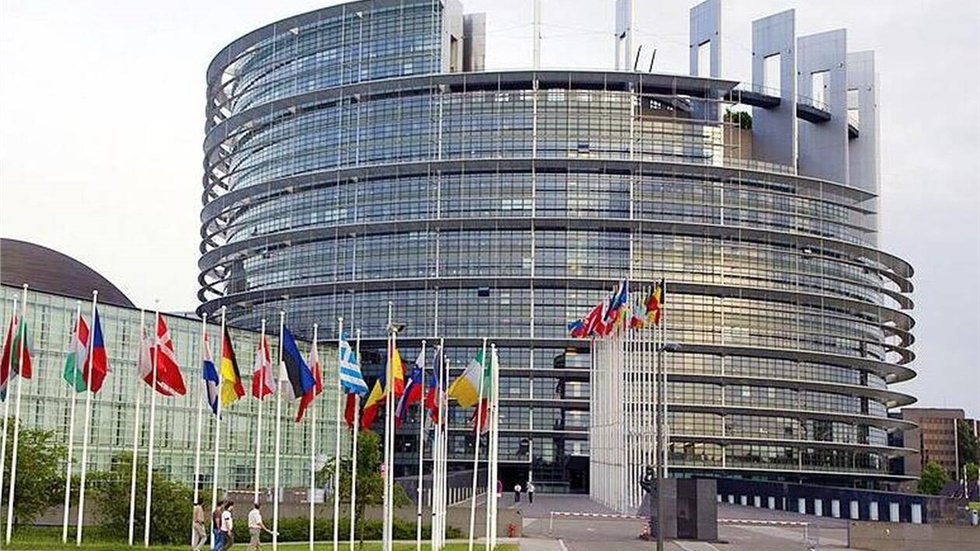 Η Επιτροπή και το Ευρωπαϊκό Ταμείο Επενδύσεων αποδεσμεύουν 8...