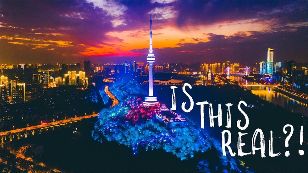Wuhan πριν το lockdown. The city of Illumination.  