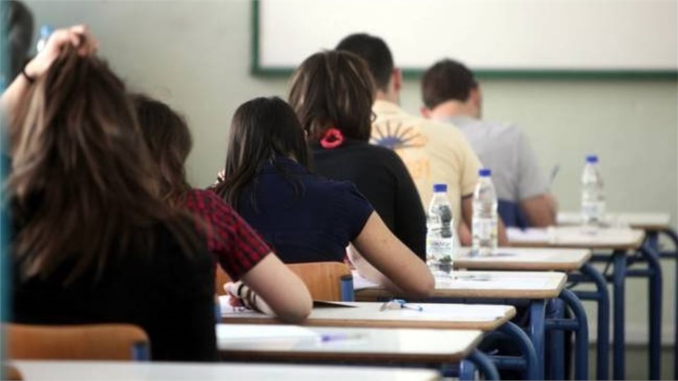 Υπουργείο Παιδείας:  Μειώθηκε η ύλη για τις πανελλαδικές εξετάσεις...
