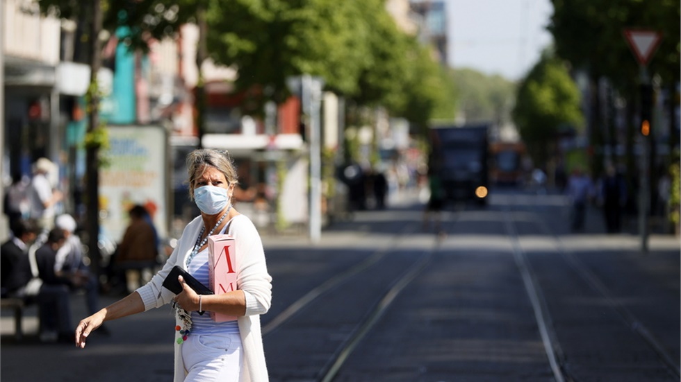 Γερμανία: Υποχρεωτική η χρήση μάσκας σε μέσα μεταφοράς και καταστήματα