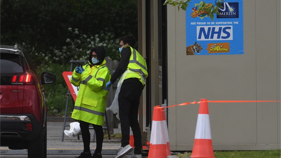 Οι θάνατοι από COVID-19 στις πιο υποβαθμισμένες περιοχές της Αγγλίας είναι υπερδιπλάσιοι σε σχέση με τις πλουσιότερες