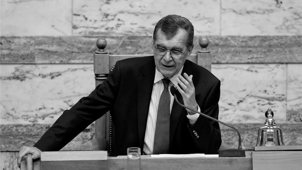 Έχασε τη μάχη με τον κορωνοϊό ο Δημήτρης Κρεμαστινός  Έχασε σήμερα...