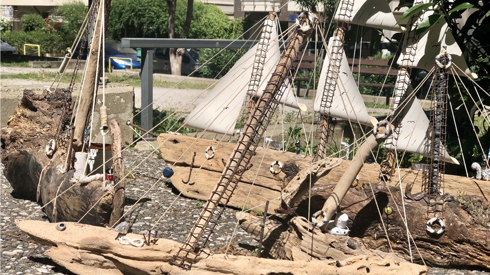 Θεσσαλονίκη: Απόστρατος πιλότος μηχανικός δίνει «πνοή» στα ξύλα...