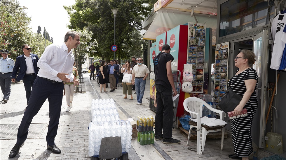 Ο Μητσοτάκης στην αγορά της Ερμού: «Εκτιμώ ότι από τα τέλη Ιουνίου...
