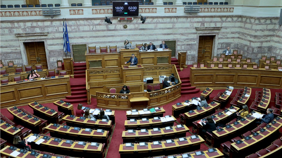 Στη Βουλή αύριο η τροπολογία Θεοδωρικάκου για τα τραπεζοκαθίσματα...