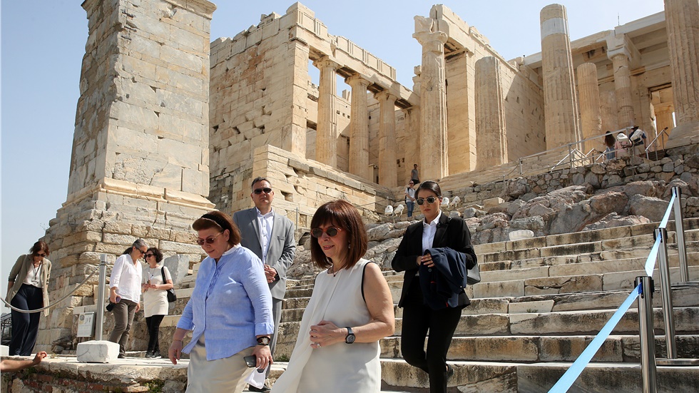 Επίσκεψη της Προέδρου της Δημοκρατίας στην Ακρόπολη - «Με τη...