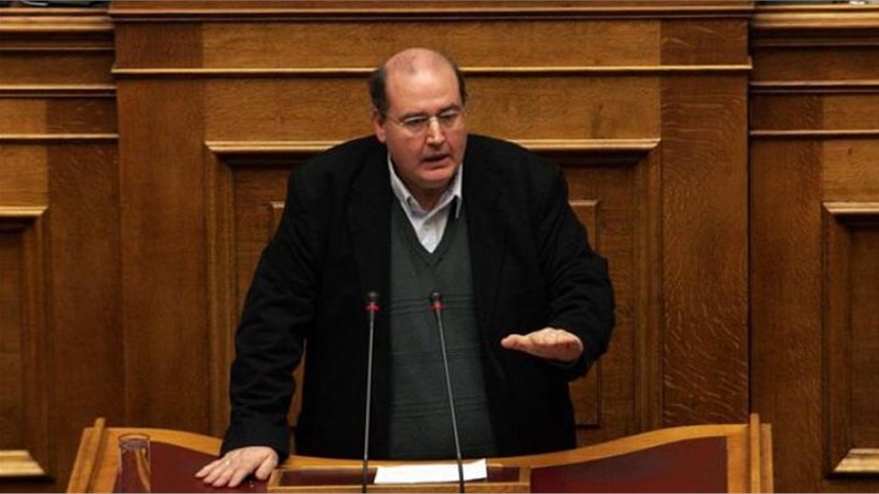 Ν. Φίλης: «Η επιβίωση του αναχρονιστικού προνομίου του αφορισμού...