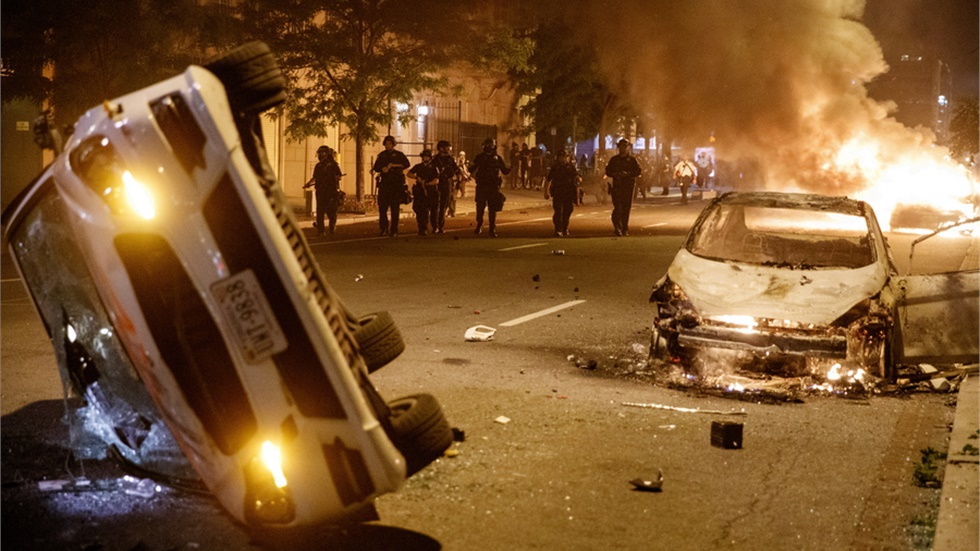 ΗΠΑ: Επεισόδια και δακρυγόνα μπροστά στον Λευκό Οίκο