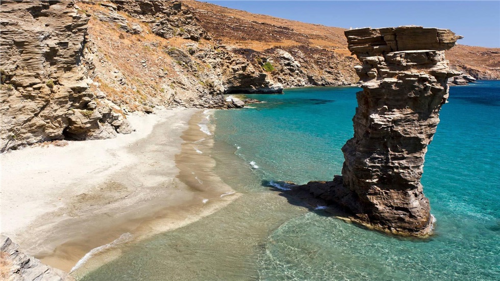 Την Άνδρο εκθειάζουν ξανά διεθνή μέσα ενημέρωσης