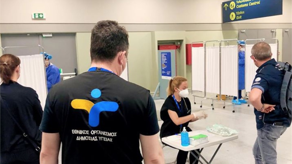 Τριάντα τρία νέα κρούσματα κορωνοϊού κι ένας ακόμη θάνατος τις τελευταίες 24 ώρες στην Ελλάδα