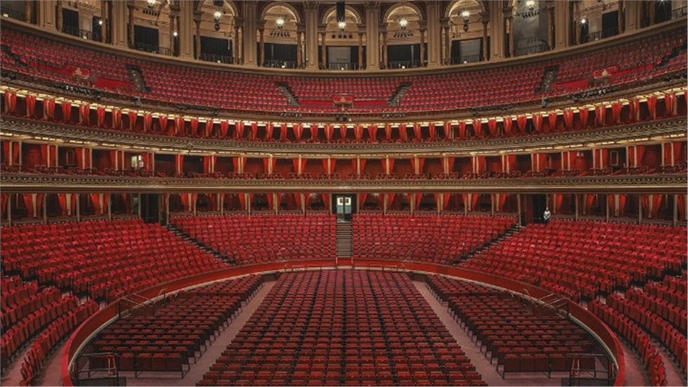 Τα άδεια θέατρα του Λονδίνου μέσα από το φακό της Joanna Vestey	