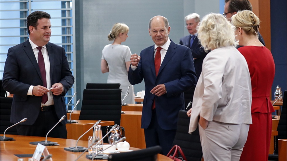 Ο κορονοϊός βυθίζει τη γερμανική οικονομία σε ύφεση - ρεκόρ