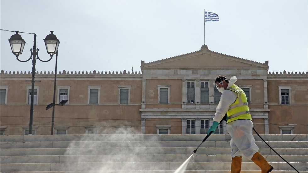 Μαζικές καθημερινές απολυμάνσεις δημόσιων χώρων από το Δήμο Αθηναίων	