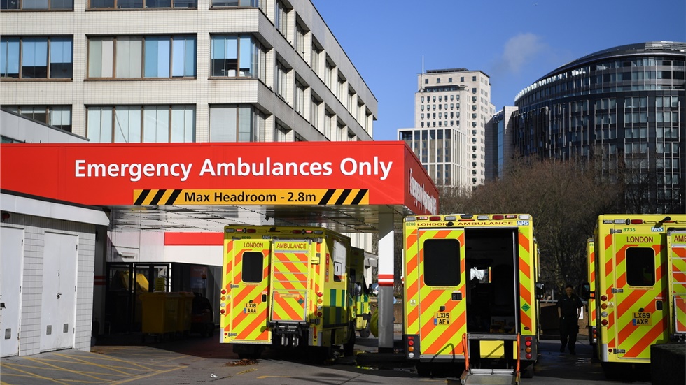 Βρετανία: Στοιχεία δείχνουν ότι η μετάδοση του κορωνοϊού γίνεται...