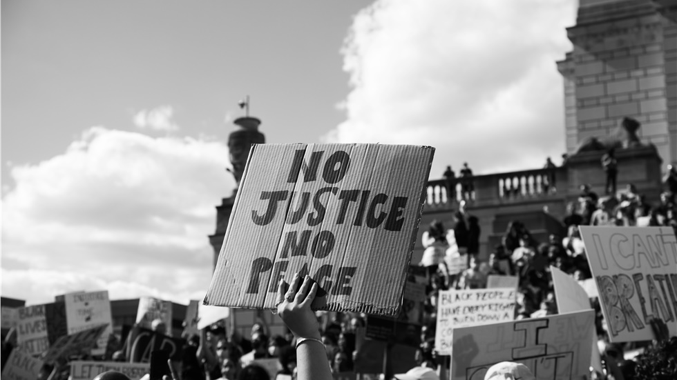 ΗΠΑ: Διαδηλώσεις μετά τον σοβαρό τραυματισμό μαύρου άνδρα που...