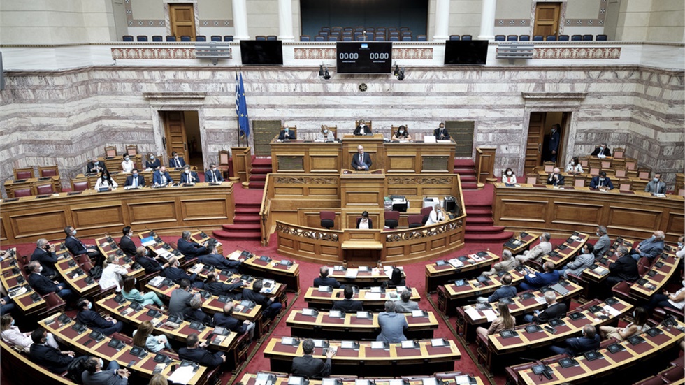 Βουλή: Ανησυχία για δεύτερο κύμα της πανδημίας και την επιστροφή...