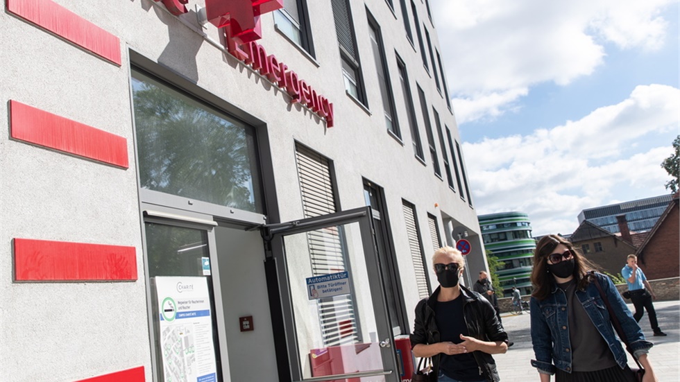 Σε σταθερή κατάσταση ο Ναβάλνι, σύμφωνα με το νοσοκομείο του...