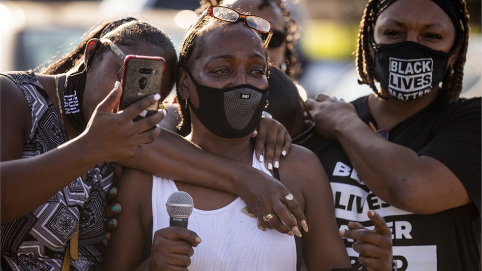 Διαδήλωση στο Λος Άντζελες μετά τον θάνατο μαύρου από πυρά αστυνομικών