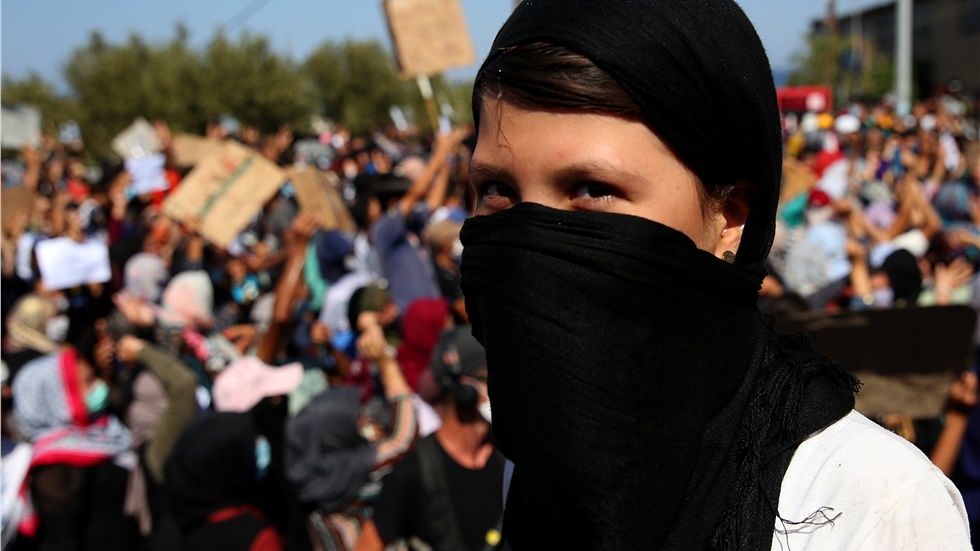 Μυτιλήνη: Στο Καρά Τεπέ μεταφέρονται σκηνές για τους χιλιάδες...