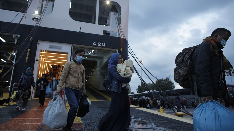 Μυτιλήνη: Άλλοι 850 πρόσφυγες/μετανάστες αναχωρούν για την ενδοχώρα...