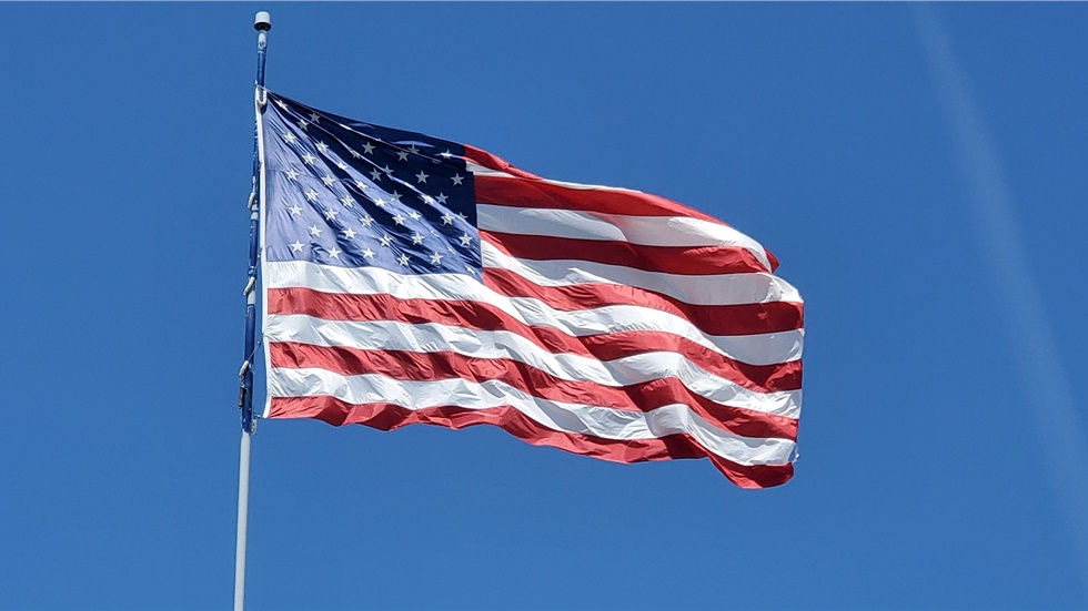 Πλεξιγκλάς θα χωρίζει τους υποψήφιους για την αντιπροεδρία Μαικ...