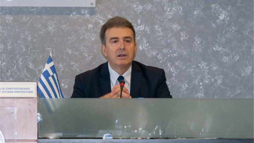 Προληπτικά σε καραντίνα ο Μ. Χρυσοχοΐδης