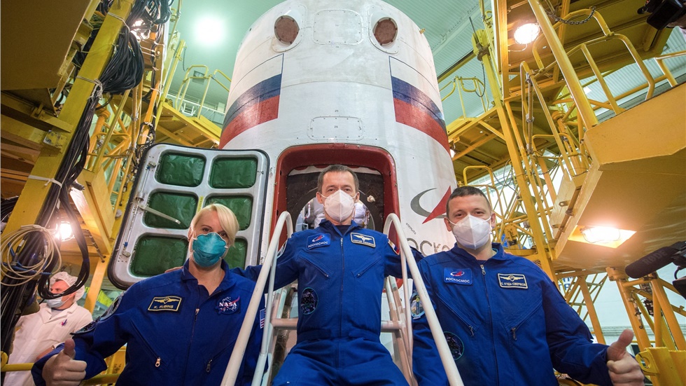 Δύο Ρώσοι και μια Αμερικανίδα απογειώθηκαν με πύραυλο Σογιούζ...