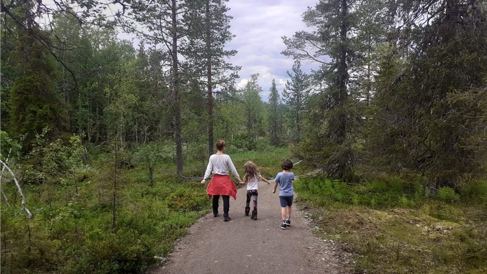 Ο 'Ελληνας «γητευτής» των ταράνδων που ζει με την οικογένεια...