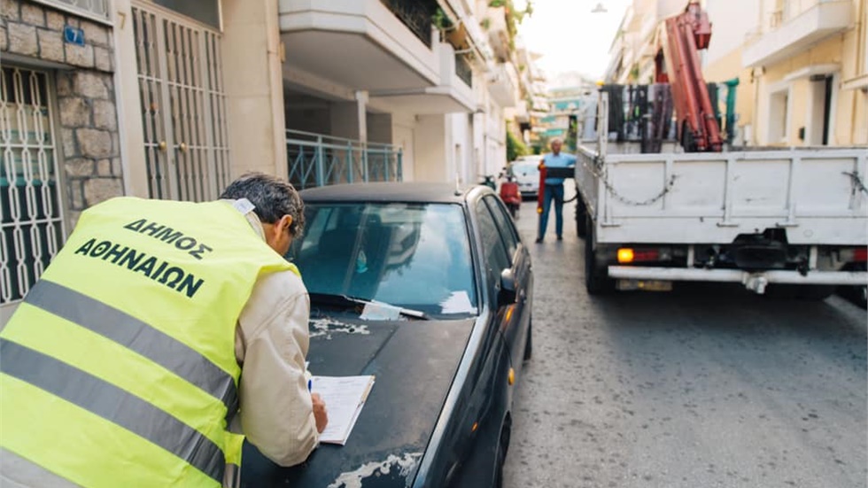 Πάνω από 2.300 εγκαταλελειμμένα οχήματα απομάκρυνε ο Δήμος Αθηναίων...
