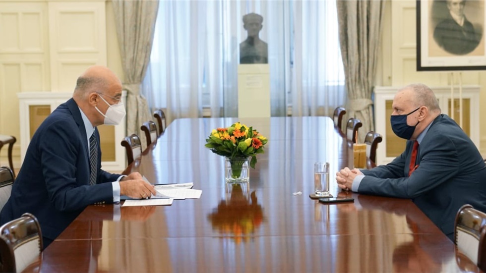 Ξεκίνησε η ενημέρωση των κομμάτων από τον υπουργό Εξωτερικών...