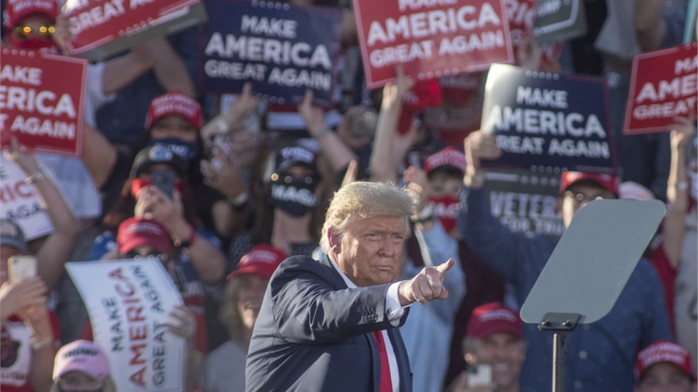 Τραμπ και Μπάιντεν ετοιμάζονται για το δεύτερο και τελευταίο...