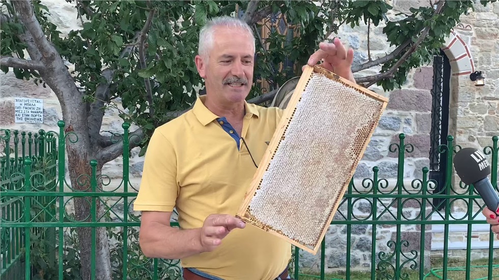 Έκθεση τοπικών παραδοσιακών προϊόντων στην πλατεία Κύμης