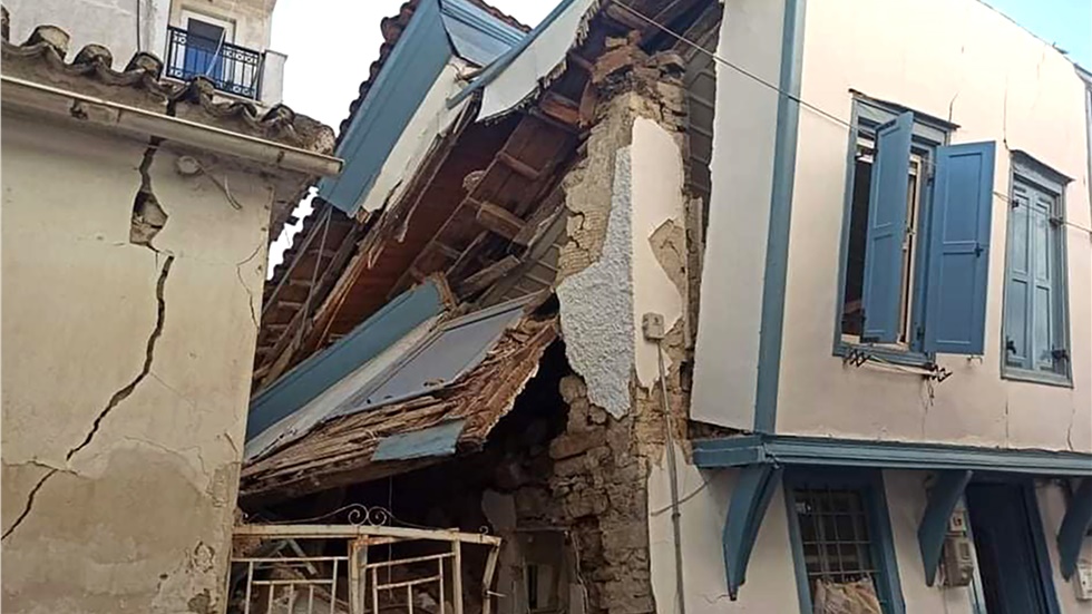 Η επόμενη μέρα από τον σεισμό: Η Σάμος μετρά τις πληγές της