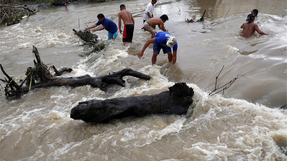 Φιλιππίνες: Τουλάχιστον 16 νεκροί από το πέρασμα του τυφώνα Γκόνι