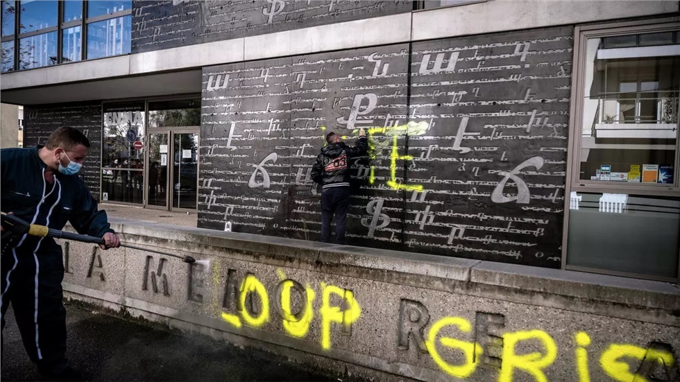 Γαλλία: Άγνωστοι έγραψαν φιλοτουρκικά συνθήματα στο μνημείο της...