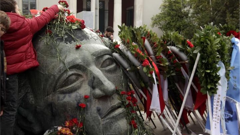 Η χρεοκοπία της Μεταπολίτευσης  Του ΛΑΟΚΡΑΤΗ ΒΑΣΣΗ, φιλολόγου,...