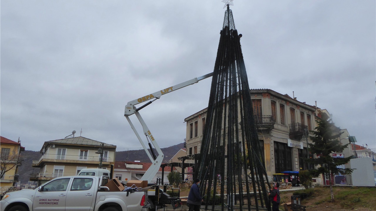 Καστοριά: Σε διαδικτυακή μετάδοση η φωταγώγηση του χριστουγεννιάτικου...