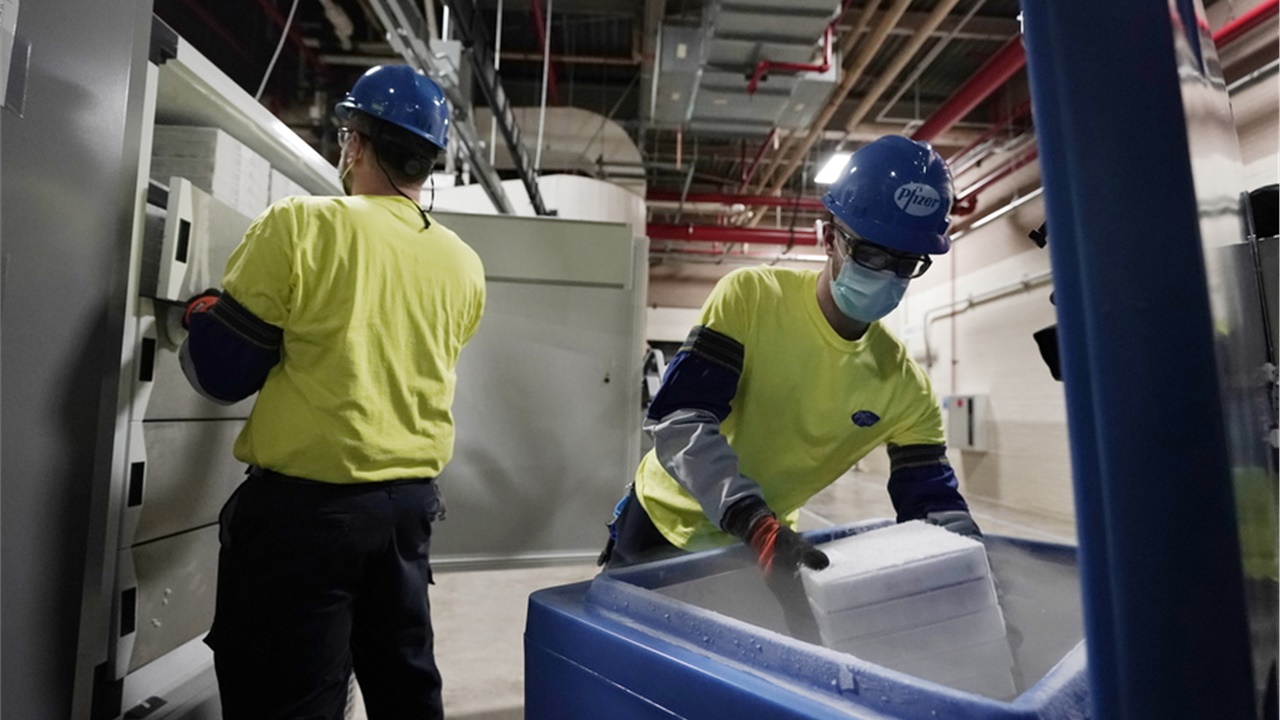 Κορωνοϊός: Ξεκίνησαν οι εμβολιασμοί στις ΗΠΑ