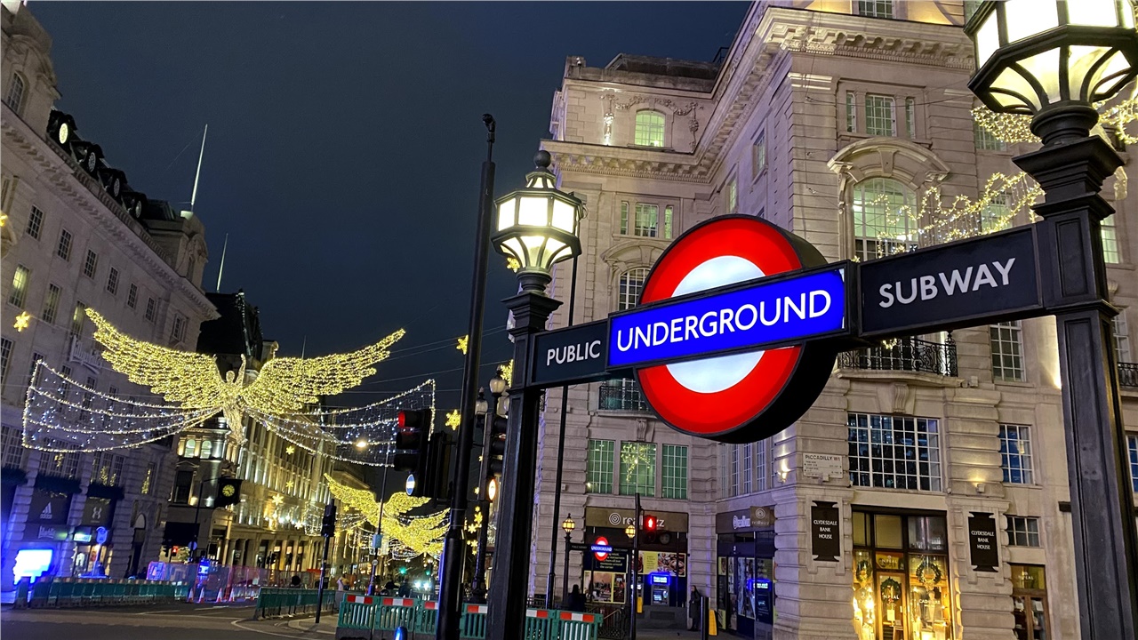 Ο Τζόνσον «ακύρωσε» τα Χριστούγεννα - Αυστηροί περιορισμοί σε...