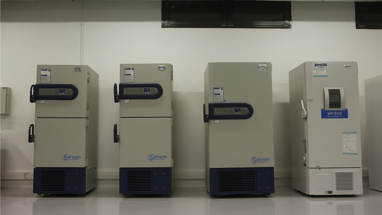 Ήλθαν στην Ελλάδα τα ψυγεία που θα αποθηκευθούν τα εμβόλια κατά...