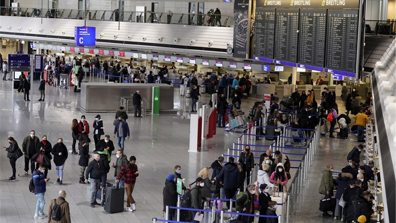 Η Γερμανία παρατείνει το κλείσιμο των συνόρων με το Ηνωμένο Βασίλειο...