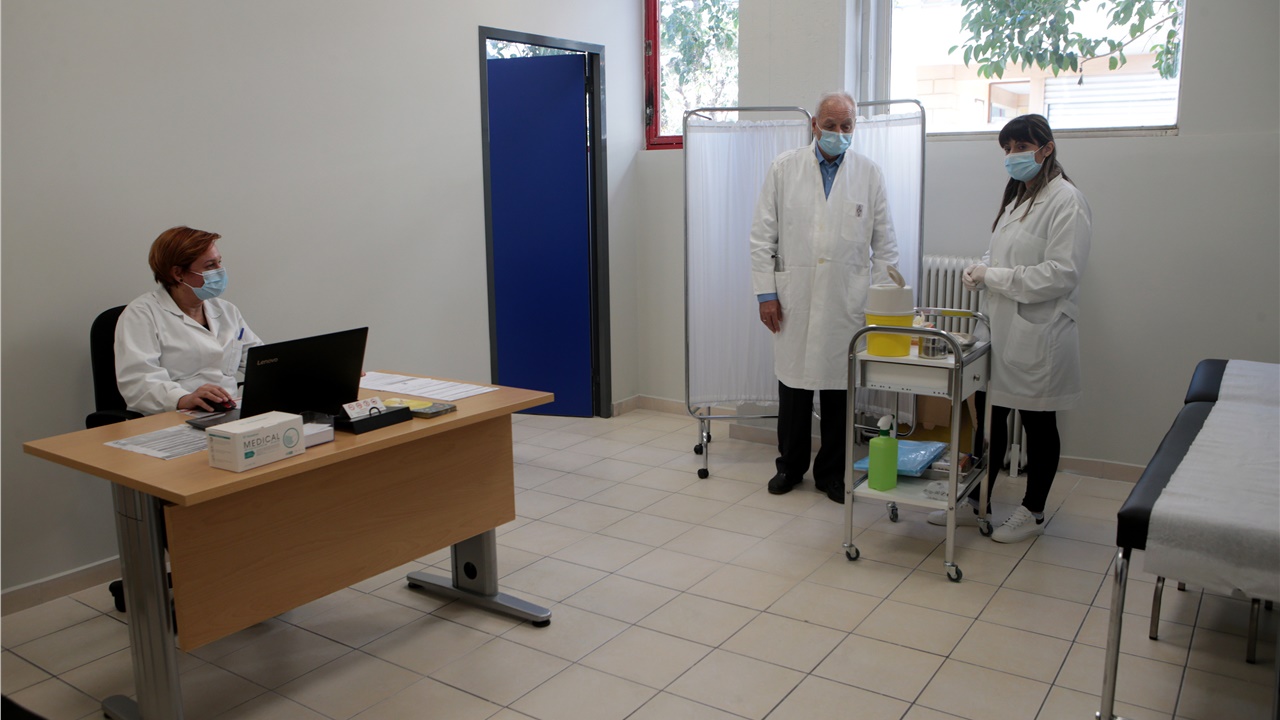 Πώς θα γίνεται η διαδικασία του εμβολιασμού - Παρουσιάστηκε το...