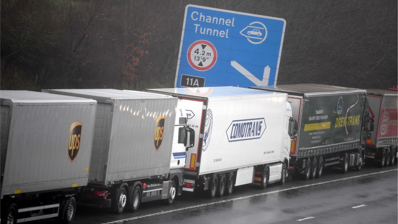Χριστούγεννα στο τιμόνι ενδέχεται να κάνουν Ελληνες οδηγοί φορτηγών,...
