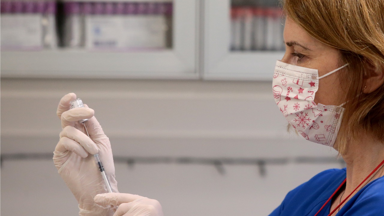 Δεύτερη ημέρα των εμβολιασμών - Εμβολιάζονται σήμερα Αλέξης Τσίπρας...