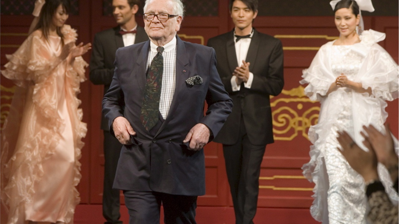 Η βιομηχανία της μόδας αποτίει φόρο τιμής στον Πιερ Καρντέν,...